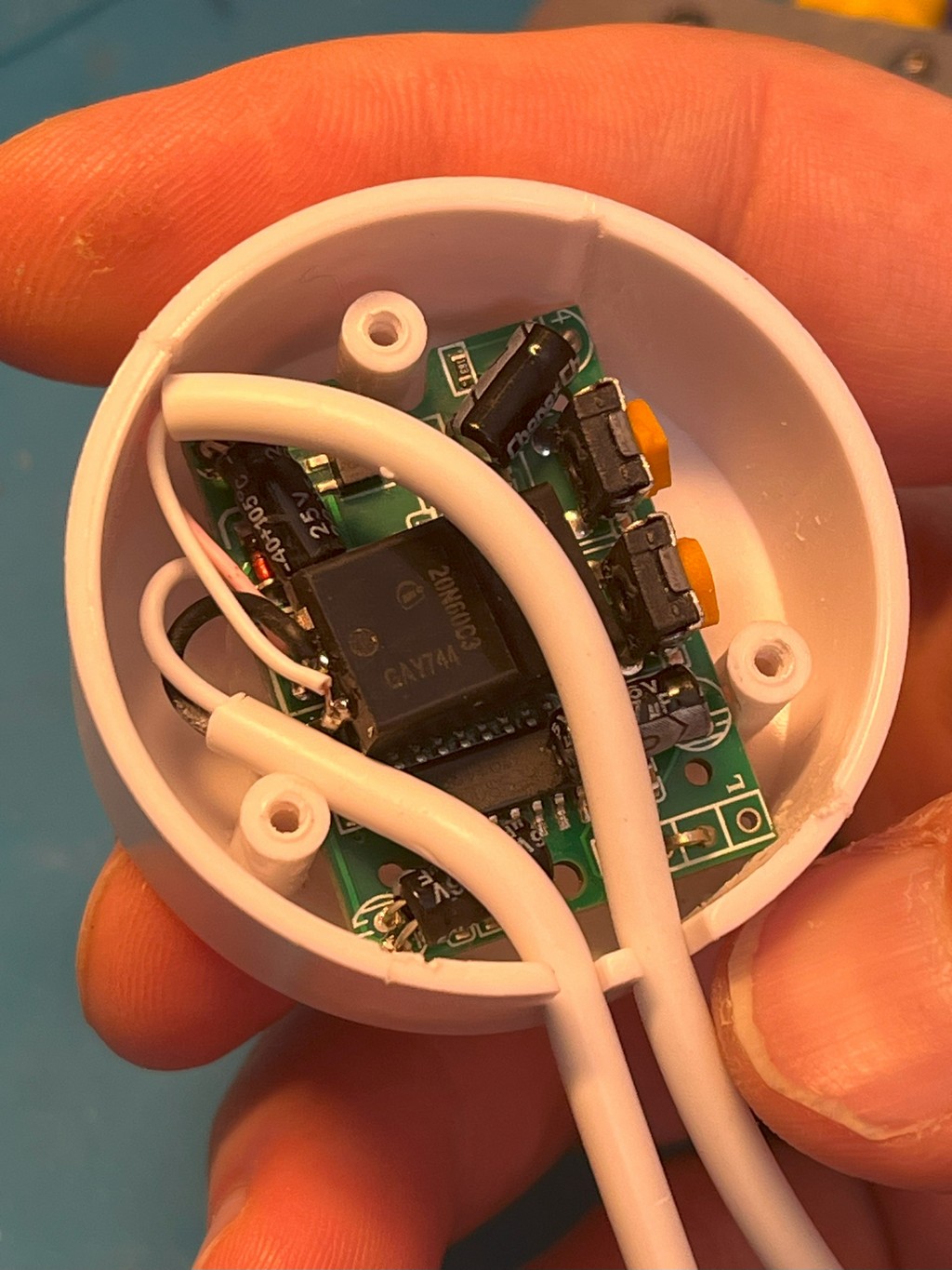 appliances:cat_water_fountains:wf060:motion_sensor:hc-sr501:20n60c3_3.jpg