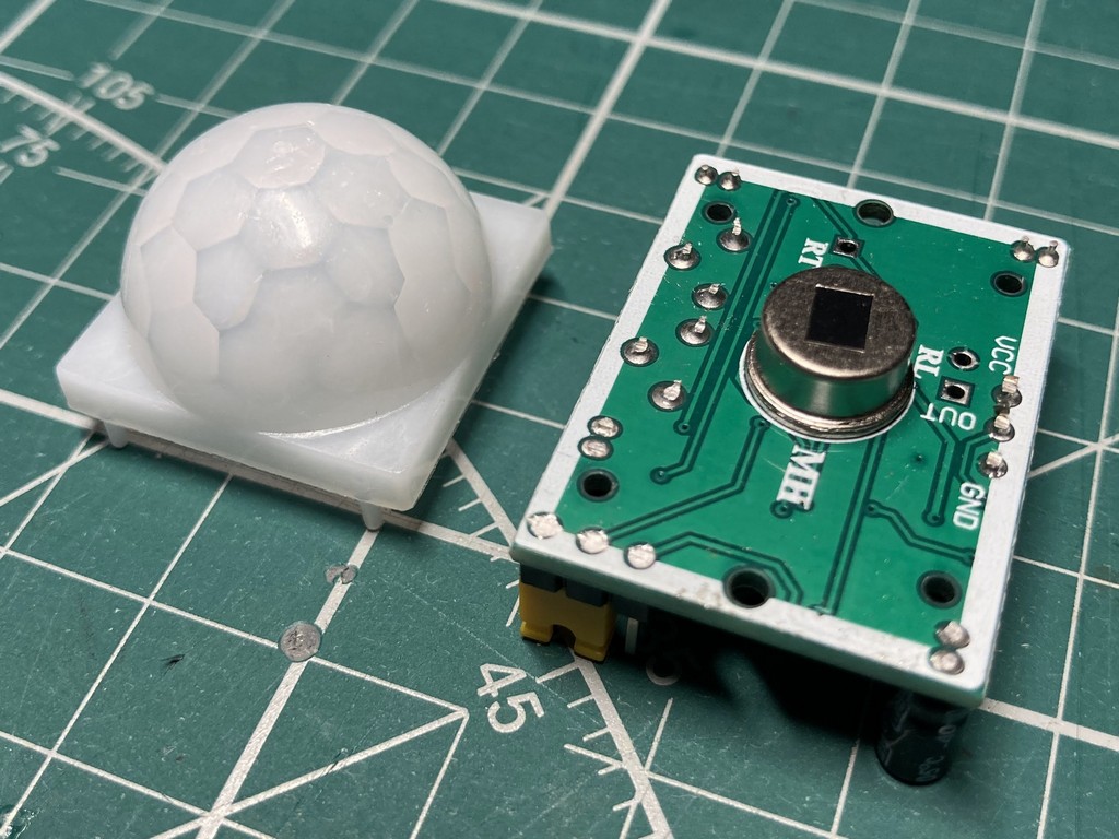 appliances:cat_water_fountains:wf060:motion_sensor:hc-sr501:hc-sr501_3.jpg