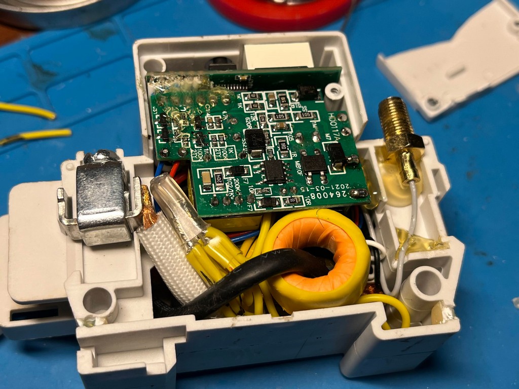 iot:firmware:tasmota:tomzn:tob15-63_wifi:tomzn_tob15-63_inside_02.jpg